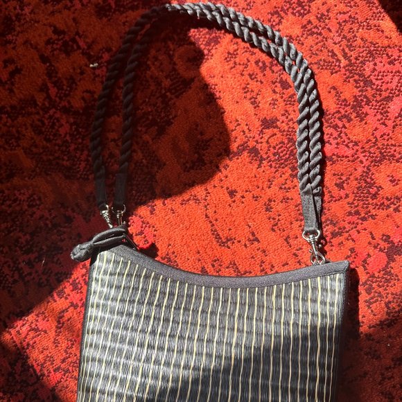 Handmade woven purse Small "Kim Ang" (by Ethical Women-ran Cambodian Org) - Picture 4 of 10